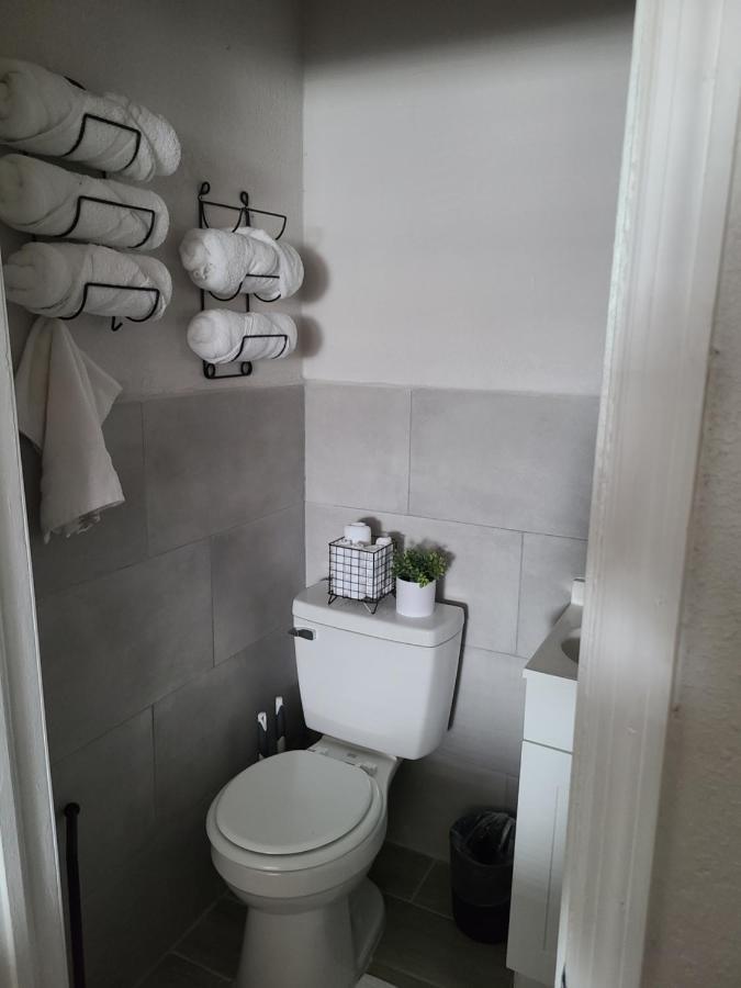 Pahokee Modern Studio Retreat With King Bed - Cozy Comfort מראה חיצוני תמונה